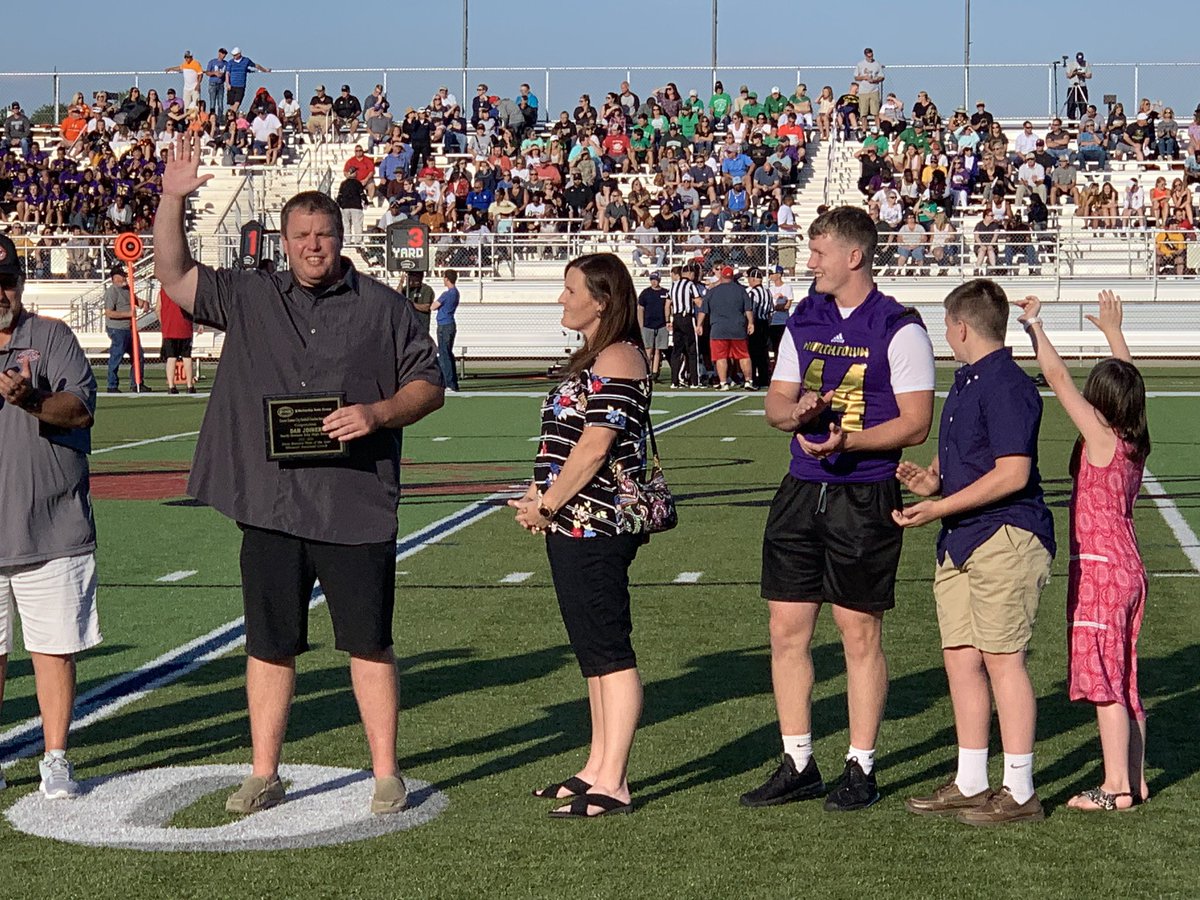Coach_LeDoug's tweet photo. Congratulations to Coach @Djoiner55!
Tonight he received the 2019 Bassore Award from the @gkcfca. #NorthtownTRUE https://t.co/CNjxZ8Tp49