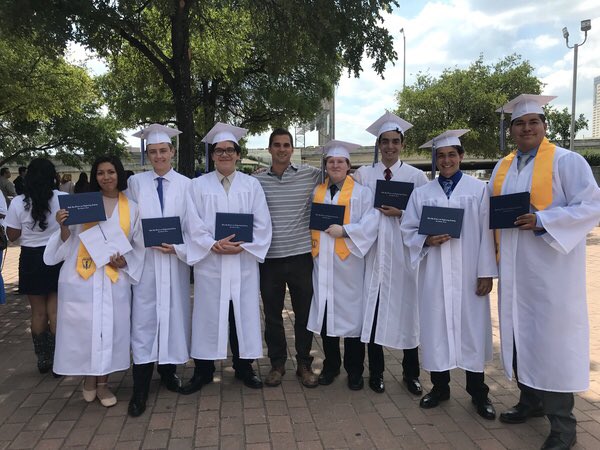 Some of our graduating Team Orion Seniors and head mentor! Congratulations Science and Engineering Academy Class of 2019 and thank you for your contribution to this team! We can’t wait to see what big things you do! #FIRSTAlumni #TeamOrion3240