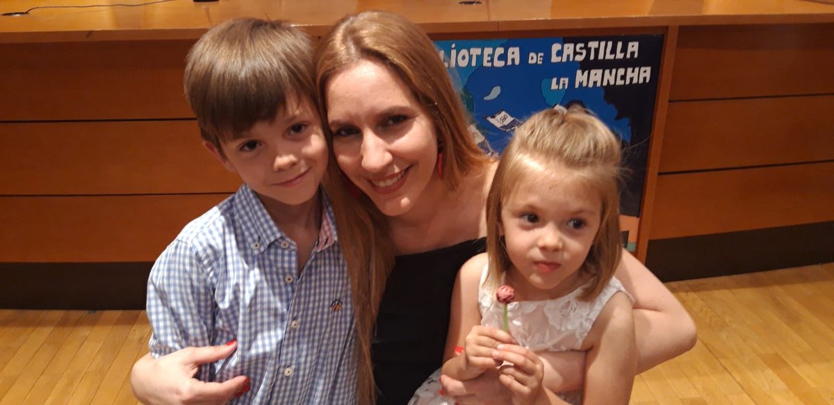 FincaBuleriaTo's tweet photo. Tus canciones nos recuerdan que “tienes un corazón de sol☀️que nunca niega a nadie su calor, que siempre tiene luz pa’ regalar, que nunca olvida el nombre de un amor..”
@MariaToledoMT con su sonrisa y simpatía hoy con #APREMDE #CuéntameloBajito📖
#BebésPrematuros👶#VaPorEllos❤️ https://t.co/ST1s7ItvyG