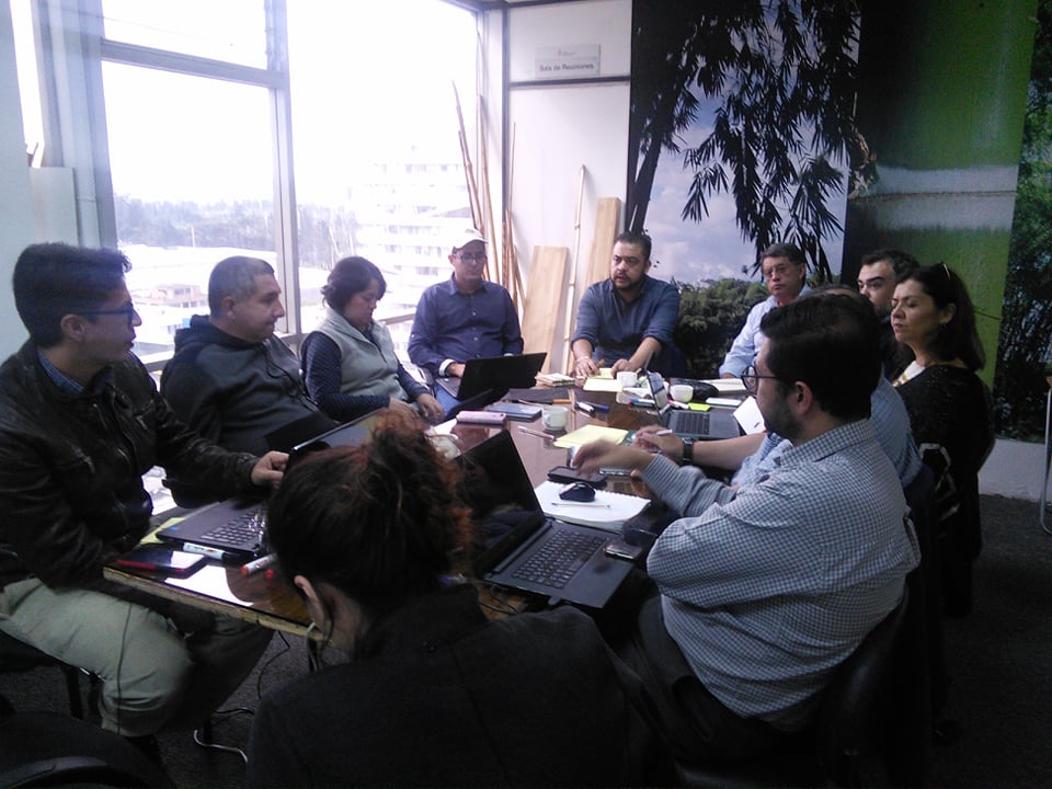 inbarlac's tweet photo. Seguiremos uniendo esfuerzos, con el fin de fomentar la cadena de valor del bambú. Reunión #EligeFSC #BosquesParaTodosParaSiempre #SomosCEFOVE #INBARLAC #FUNHABIT #ULEAM #FSCEcuador #ThinkBamboo #PiensaVerde #PiensaenBambú #Jueves #BuenasPrácticasdeBambú #MesaSectorialdelBambú https://t.co/K5GcaY7s9f