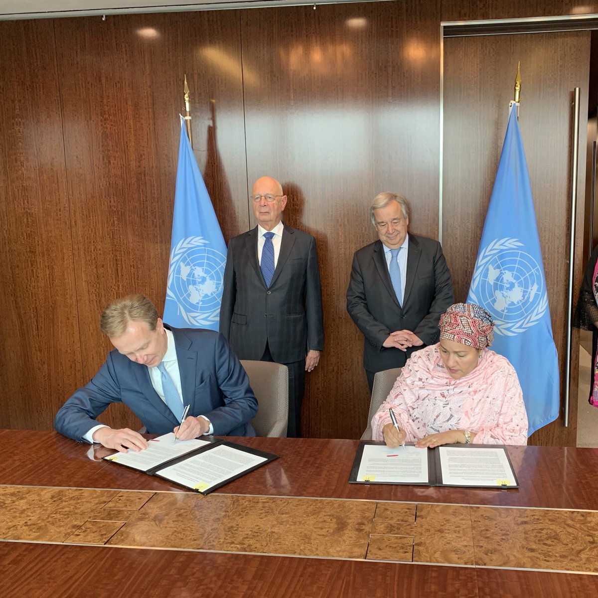 nmuffuh's tweet photo. .@AminaJMohammed &amp; @BorgeBrende sign &amp; exchange the new Strategic Partnership Framework btn the @UN &amp; @WEF focusing on key global challenges and opportunities: from climate change, health &amp; education to gender equality, digital cooperation &amp; financing for sustainable development. https://t.co/66Q8Xwf6yx