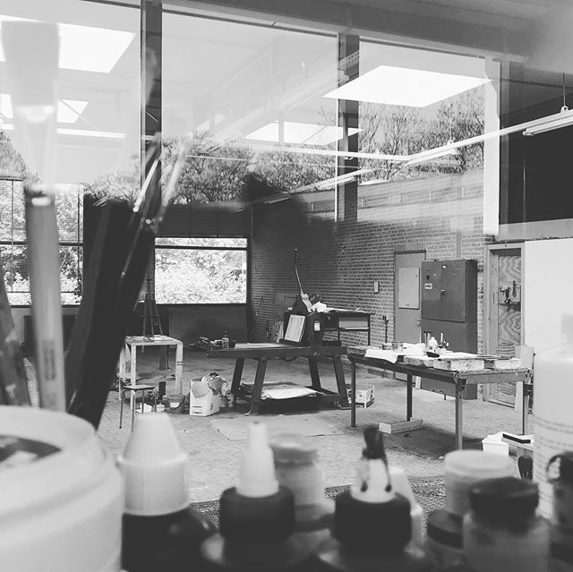 NL_Artist's tweet photo. Atelier inkijkje #studio #today #justanotherdayattheoffice #artistatwork #painteratwork #contemporaryartist #karinhoogesteger https://t.co/NwrE9XxBpO https://t.co/0rrVISUH54