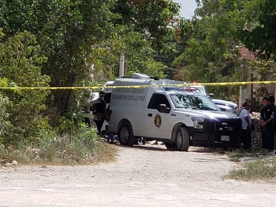 Noticaribe's tweet photo. Encuentran cuerpo encajuelado en camino de terracería de la colonia El Pedregal, a unos 500 metros de la avenida Cancún https://t.co/LBlBmVcxLf https://t.co/1tvQKmo569