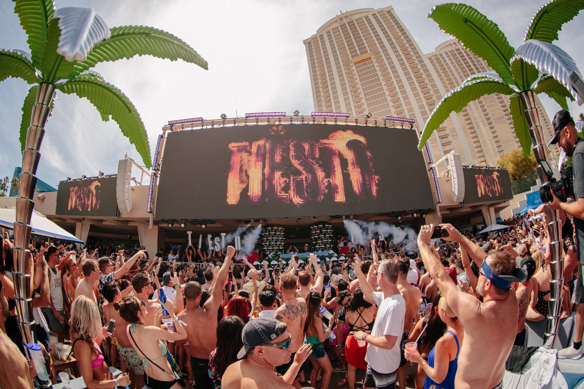 Party all night & day with @tiesto this weekend at @OMNIALasVegas 6.14 & #WetRepublic 6.15! Tickets: https://t.co/udEYlkCTGW https://t.co/sqez6A6v8s