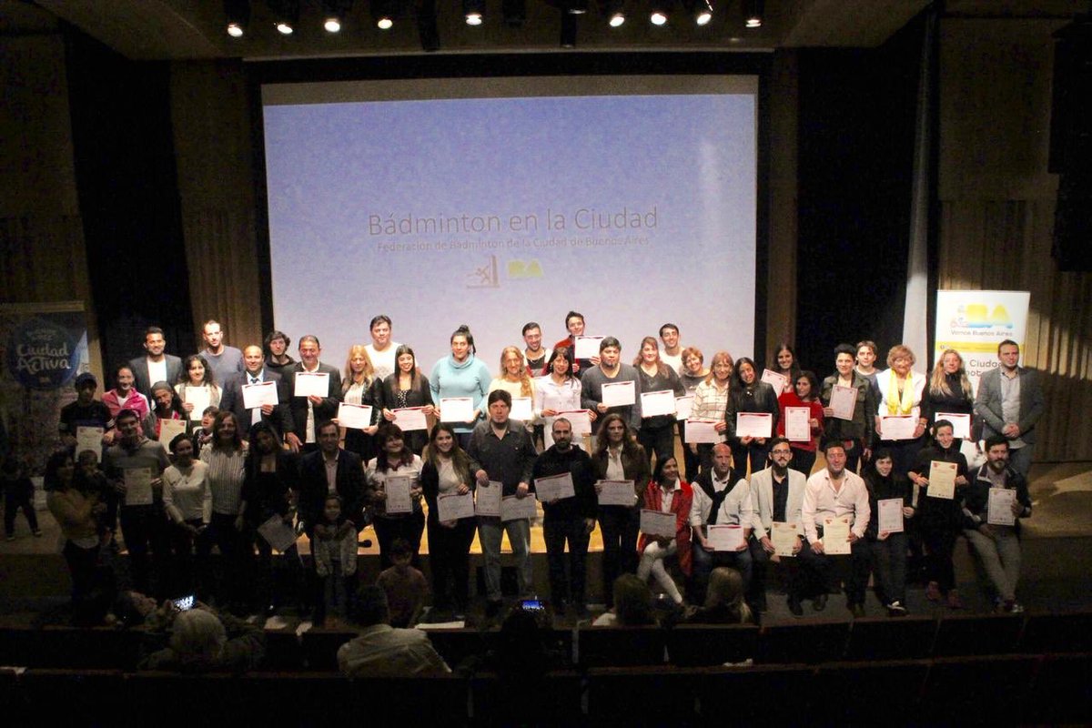 DeportesBA's tweet photo. La @badmintoncaba entregó, en el auditorio de la sede de gobierno porteño, los diplomas a los alumnos que realizaron y aprobaron los cursos de entrenador y de árbitro de esta disciplina #BACiudadActiva https://t.co/nck4fZ0pjq