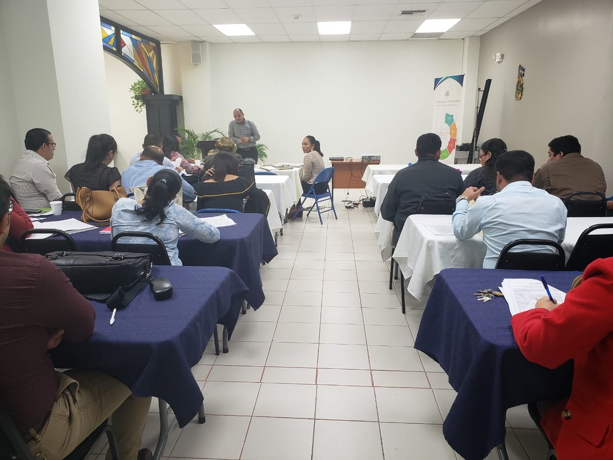 EscuelaHonduras's tweet photo. Continuando con el #DiplomadoEnDerechoProbatorioEnMateriaPenal #SeccionB #ModuloVI: Proceso Probatorio en el Juicio Oral, dirigido a Funcionarios del @PJdeHonduras de #SPS impartido por el Abog. Adolfo Enrique Elías Mencía. https://t.co/x5ZDjdy29I