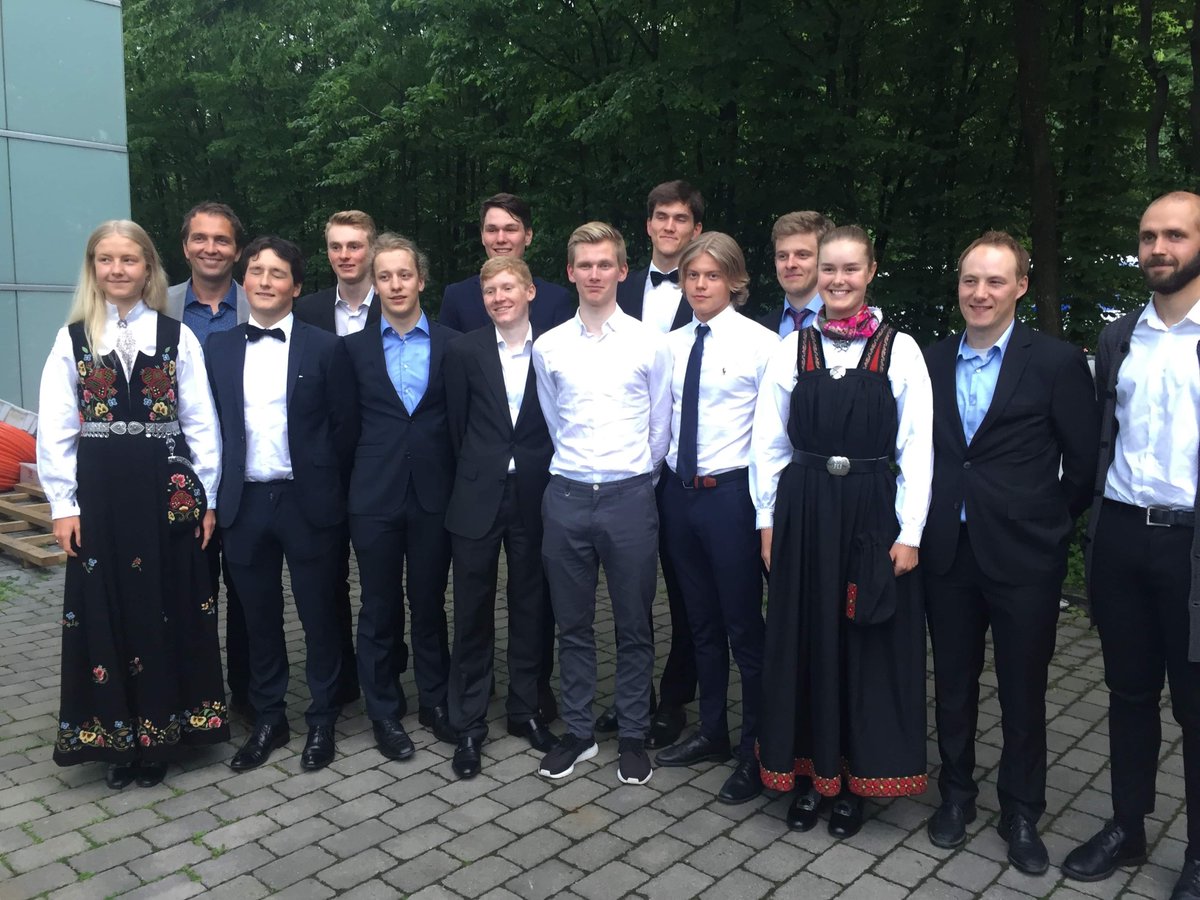 larsholm73's tweet image. Avslutning med 2000-kullet på NTG, kanskje vårt beste noensinne, fantastisk flotte ungdommer 🙌♥ #NTG #visMOT