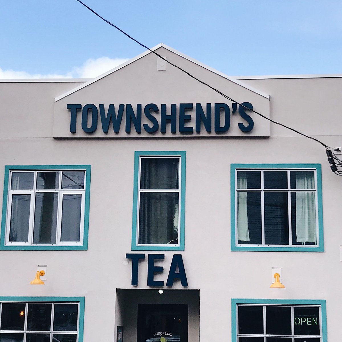 Good things are steeping! 🍵⚡️Our Alberta Teahouse is temporarily closed for renovations beginning today. We'll be opening our Townshend's Tea Cart on the patio starting June 22nd! Stop by and visit us for your favorite bubble teas, kombuchas, and iced teas. 😊💕 #TownshendsTea