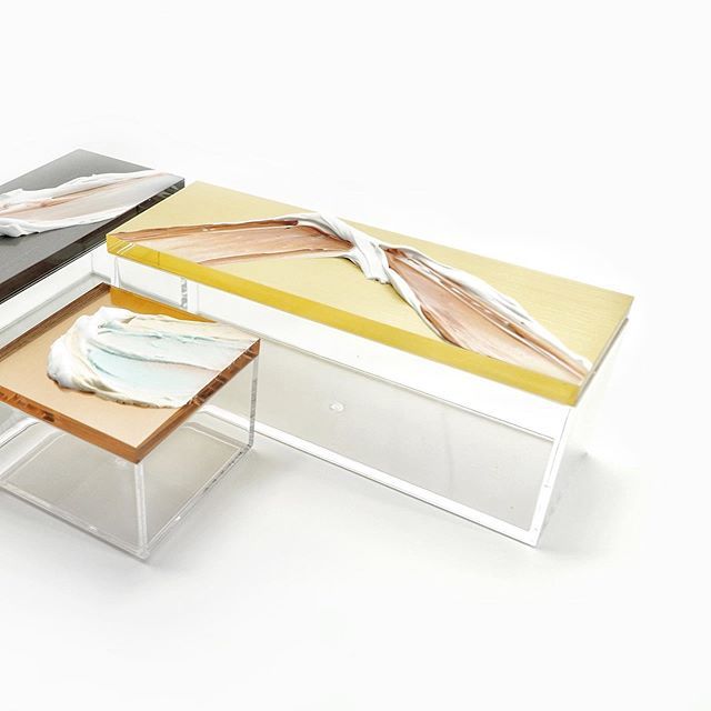 Sometimes art appearing in unexpected places creates all the more delight! That’s one of the many things I love about these Hand-Painted Acrylic Boxes. They bring life, joy and inspiration to the places in your life that need a little more organization l… bit.ly/2II73to