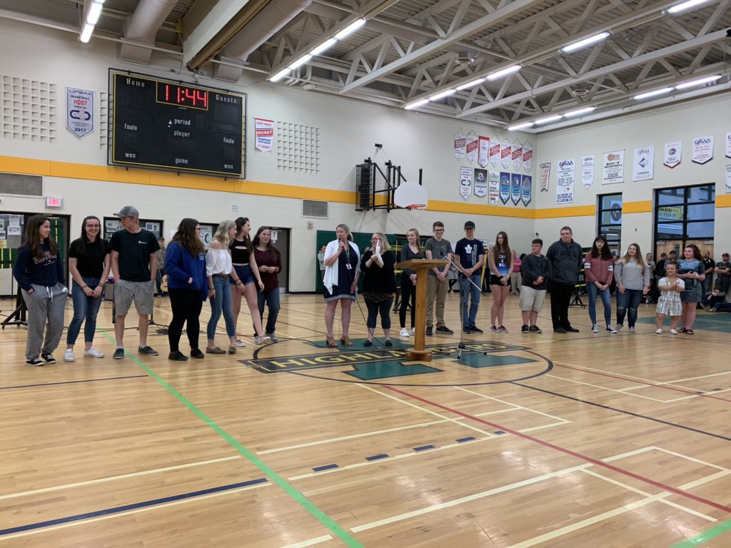 AlmaguinH's tweet photo. Thank you ATeam 2018/19... today our new Student Council were announced. Congrats  to our new elected parliament - we can’t wait to hear all your plans for next year! #passingthetorch #outwiththeold #inwiththenew https://t.co/IrNZWiYLZa