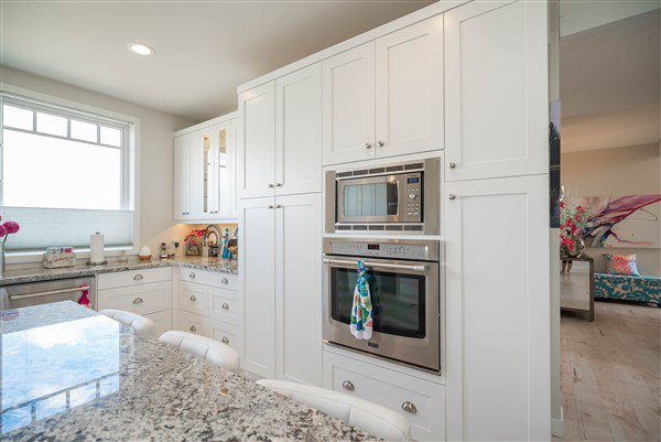 PropertyGuideMB's tweet photo. Stunning contemporary, designer, family home with grand entrance, 18 foot ceilings, walk out terrace off of master bedroom &amp; incredible covered deck with all of the features! Plus sun deck with built in swim spa for swimming or hot tubbing! 

https://t.co/Q5NpsRHGRl https://t.co/YF81nKIwbU