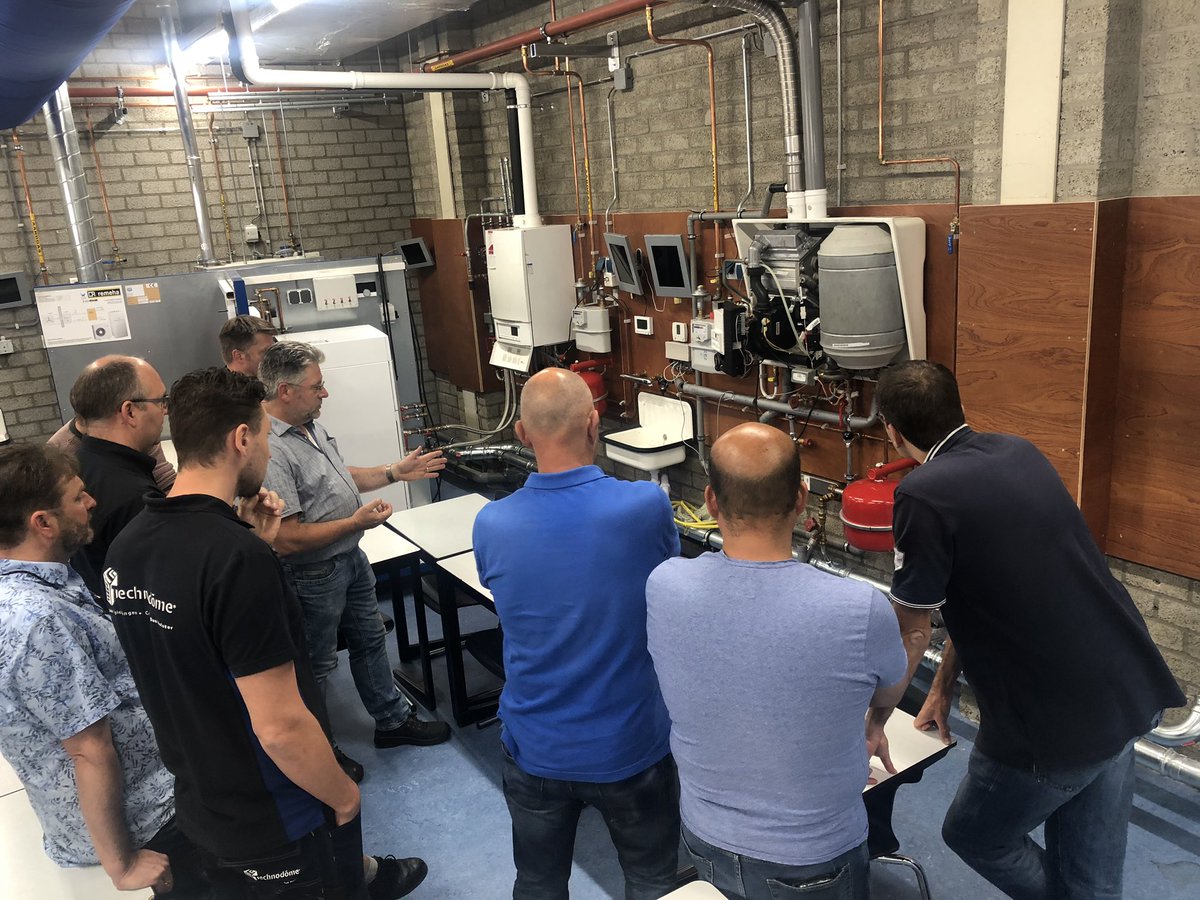 Vandaag met de groep Installatietechniek #PIE vmbo-docenten (in opleiding bij #Fontys #FEC) bij CIVIL in Roermond geweest. Een geweldig inspirerende en goed uitgeruste opleidingslocatie!