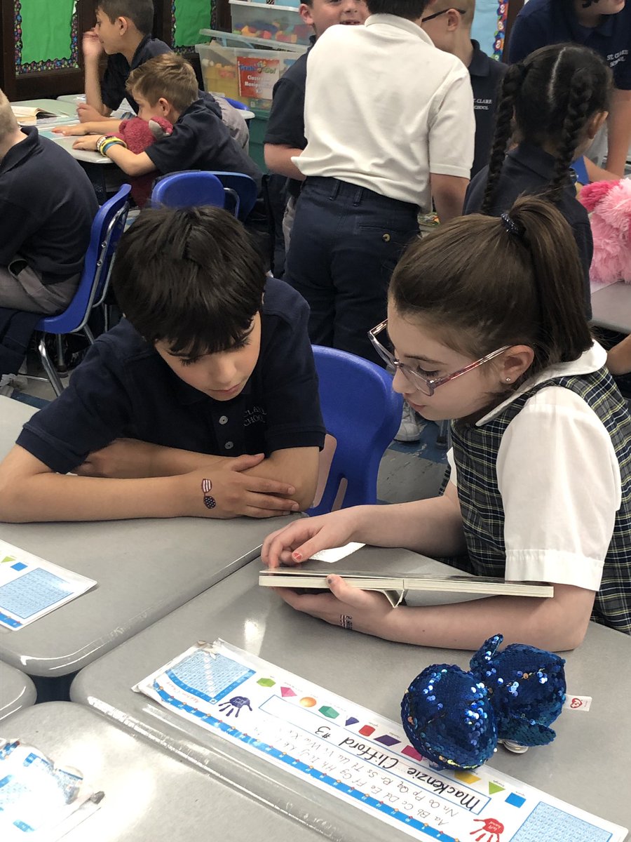 SCSMsMueller's tweet photo. 2nd grade showing 4th grade their favorite stories and stuffed animals! https://t.co/KYSb5ZXV7P