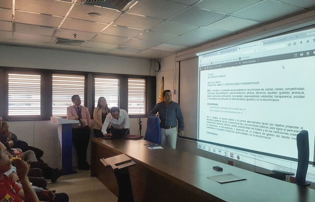 EmpleoEncuentra's tweet photo. En #Machala junto a la planta de Inspectoría de Trabajo del @MinTrabajoEc, dictamos taller de legislación laboral. Se contó con la presencia de 120 personas entre trabajadores, empleadores y público en general. 

Directora Regional #MDTLoja - @caroepv
Ministro (E) - @abgmadero https://t.co/788dSUDLOB