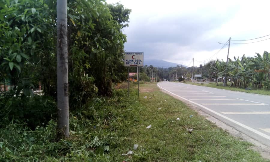 RC_temerloh's tweet image. Cantas dahan lindung #papantanda di #Ft64 #sec34  #jerantut #teamroadcare @Roadcare_Phg @baru_bian @HjAnuarTahir @CSFJ_JKR @MOWorks @JKRMalaysia @Roadcare_Phg @JKRPAHANG @JKRJERANTUT @Roadcare_Msia  @SablyMohd @kpkrjkr