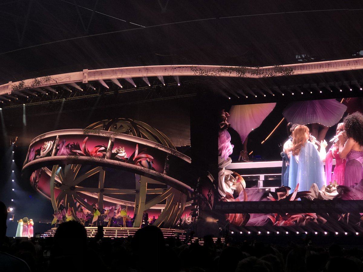 dangerousellen's tweet image. best night ever 💘 #SpiceWorldLondon