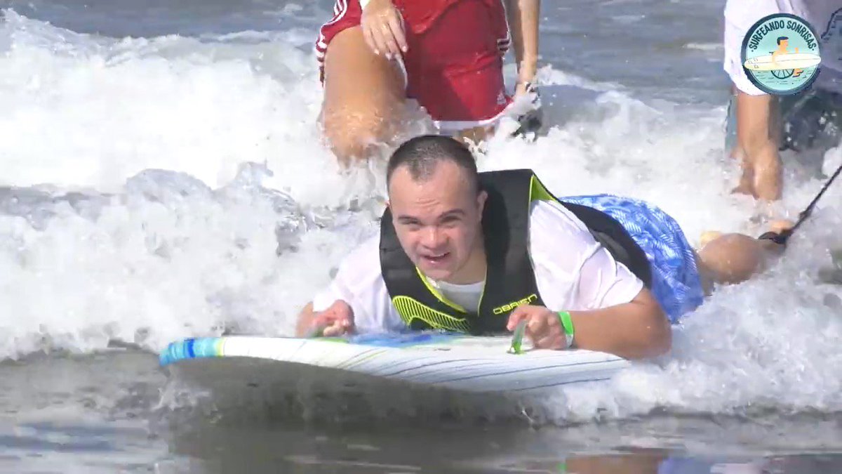 🎥 En <a href="/surf_sonrisas/">Surfeando Sonrisas</a> trabajan en que jóvenes con discapacidad puedan surfear para demostrarles que son capaces de romper sus límites y lograr lo que se propongan. #PoderPositivo ow.ly/w1Fx30oVR8r 🔓