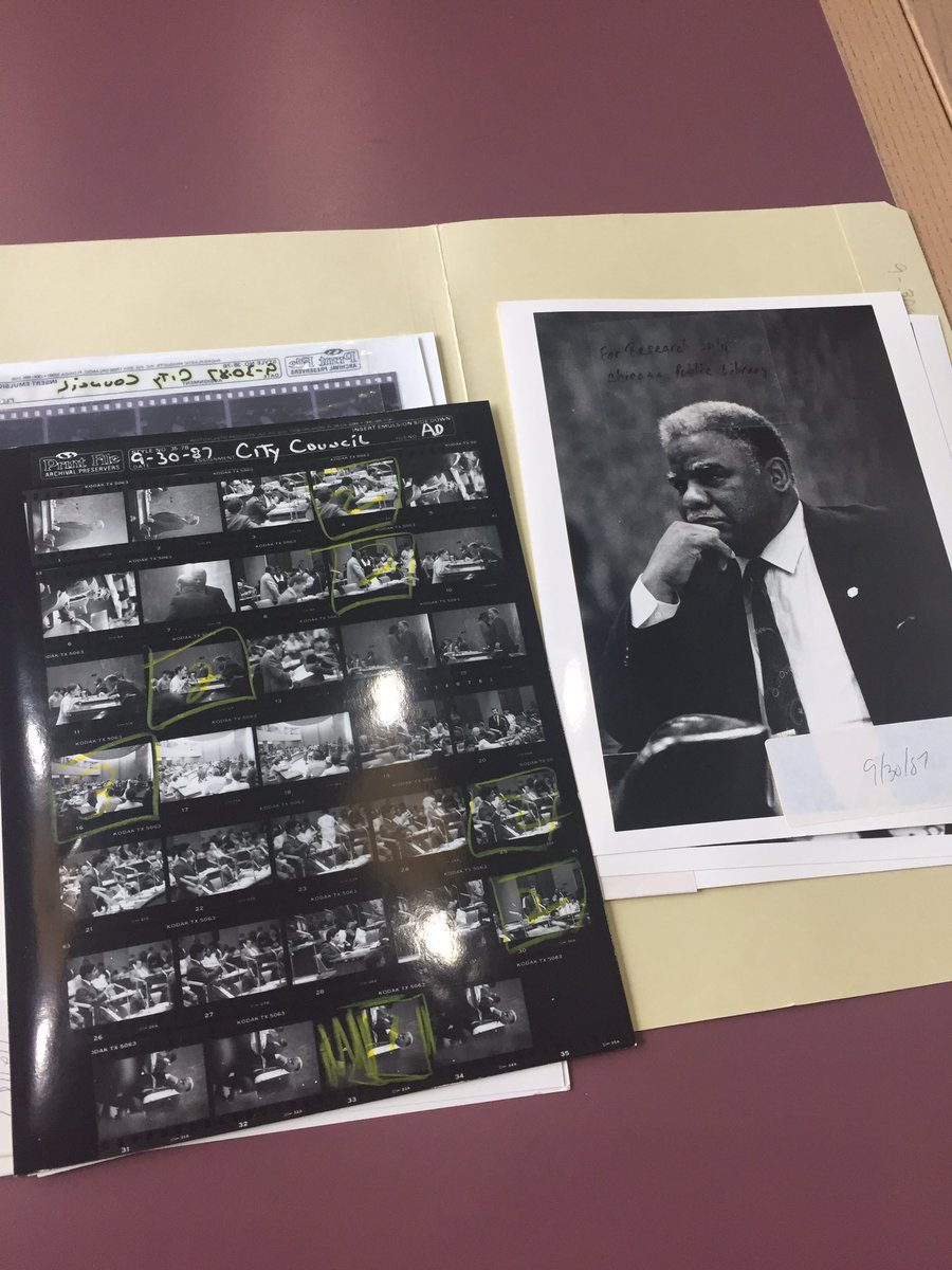 CHIdocumenters's tweet photo. Documenters and @city_bureau staff are taking a tour of City Council from the Great Fire to today via the Harold Washington Library’s Special Collection archive—thanks for having us @chipublib! https://t.co/vxBOxvLPvB