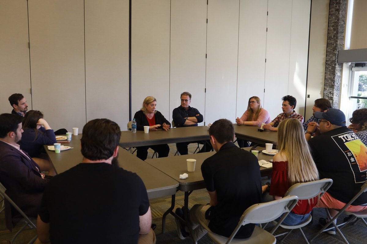 Compass_College's tweet image. We want to recognize Scott Williams and Bethany Rooney for this LA Trip #ThrowbackThursday! Scott is an Exec. Producer and Writer on NCIS, and @BRooneydirector is a prolific TV Director who has worked on over 220 prime time shows. A big thank you to these amazing guest speakers!