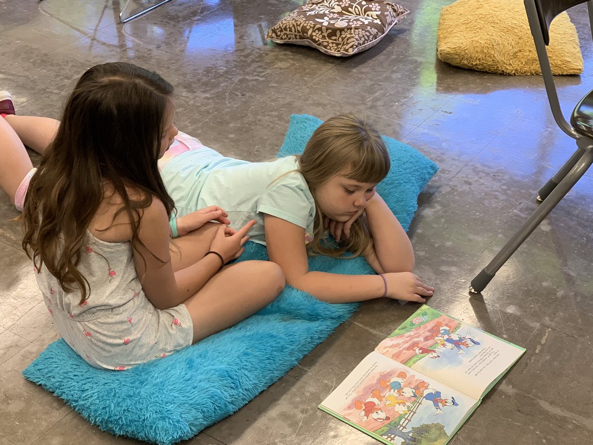 MrsShastaGift's tweet image. At Pershing Explore we really enjoyed buddy reading today! I had kids begging to do it again. #SPSExplore #readtogether #Ilovetoread #beareader #collaborate