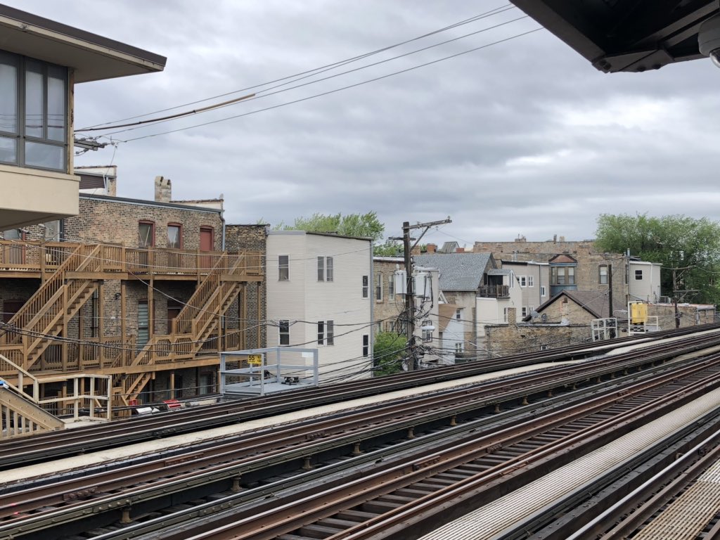 Dr_Snrub's tweet photo. Love too ride on the el train #elyeah #railtransport #railfan https://t.co/FqSXm9OE2Q