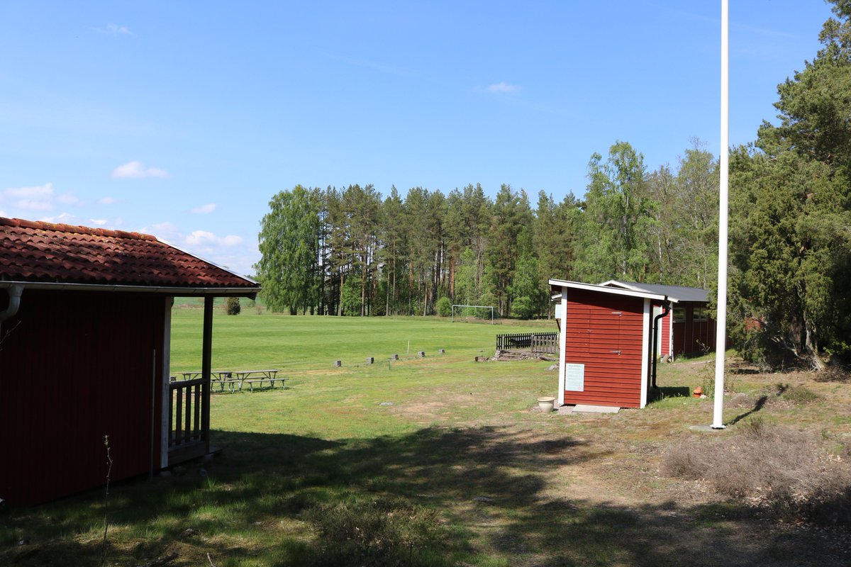 Nytt på sajten igen. Vi åker till den perfekta landsbygdsidrottsplatsen Ljungvallen i småländska Nickebo.
Ett lag som en gång hade hela 6 bröder i lagstommen
idrottsplats.se/l/idrottsplats…

<a href="/NickeboIK1933/">Nickebo IK</a> <a href="/kaakesson55/">Kjell Åkesson</a> <a href="/BarometernSport/">BarometernSporten</a>