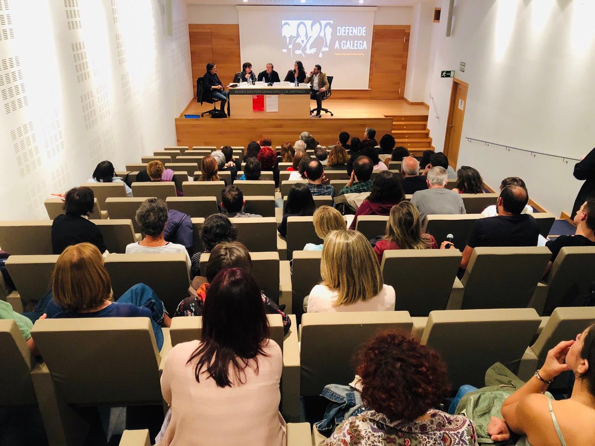 DefendeAGalega's tweet photo. Coas reflexións que deixa o debate sobre xornalismo e medios públicos chegamos ao #VenresNegro56CRTVG Lembramos as palabras de Luis Álvarez Pousa :”É tan obxectiva a vosa reivindicación que non ten réplica” #DefendeAGalega #DefendeOGalego https://t.co/7ZC6akssuh