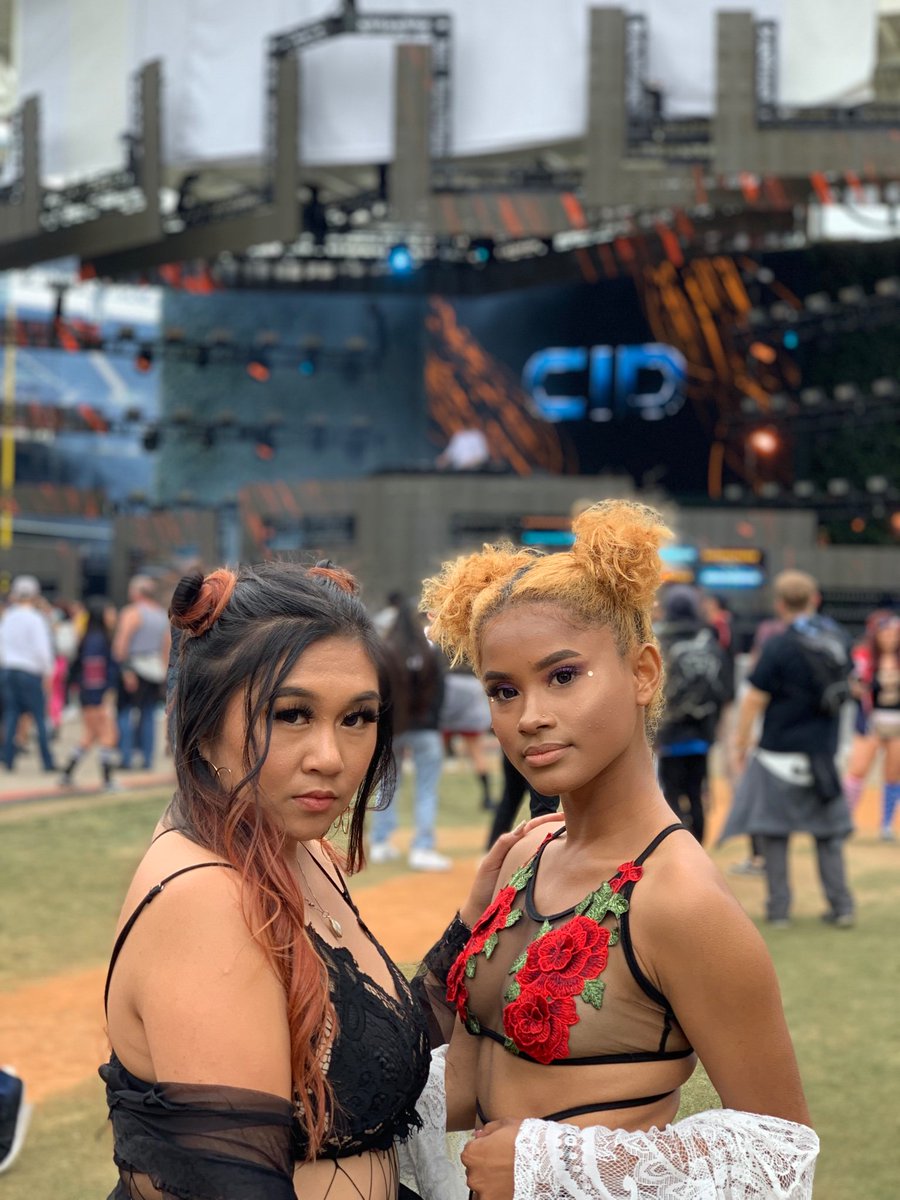 x_olt_mxed's tweet photo. Since Instagram is down, here are some #LEDUSA pictures 😬❤️💅🏽 #instagramdown https://t.co/WFR8HHVlCy