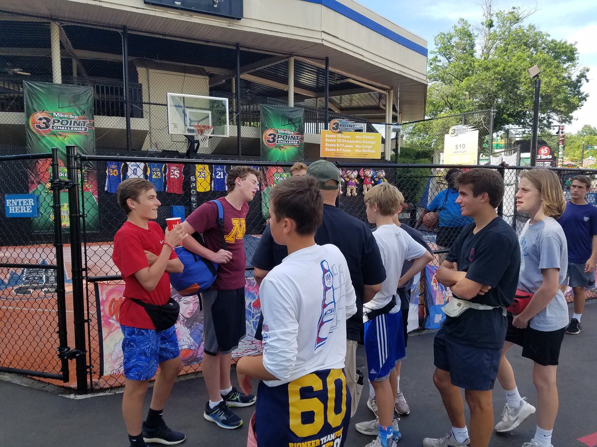 egrec2019's tweet photo. Kids had fun at Six Flags and the weather was beautiful.  It started to rain the moment we had to leave. https://t.co/sJ5RprrKFF