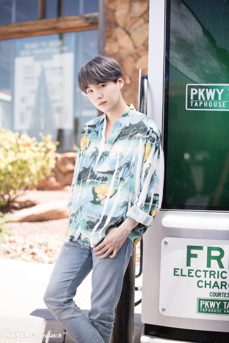 _Sugest93's tweet photo. LA 3/5/2019 : BTS ✖ Dispatch 
Mới sáng ngày anh Dis lại quăng một rổ thính cho con dân😀
Đẹp trai không có tội nhưng quá đẹp trai lại là một tội rất lớn.Vì rất lớn nên phải kiện 😆
Chết chìm trong sự ngọt ngào này😘😚😘
#SUGA #MinYoongi #AgustD 
@BTS_twt https://t.co/mrjYiLg8Yp