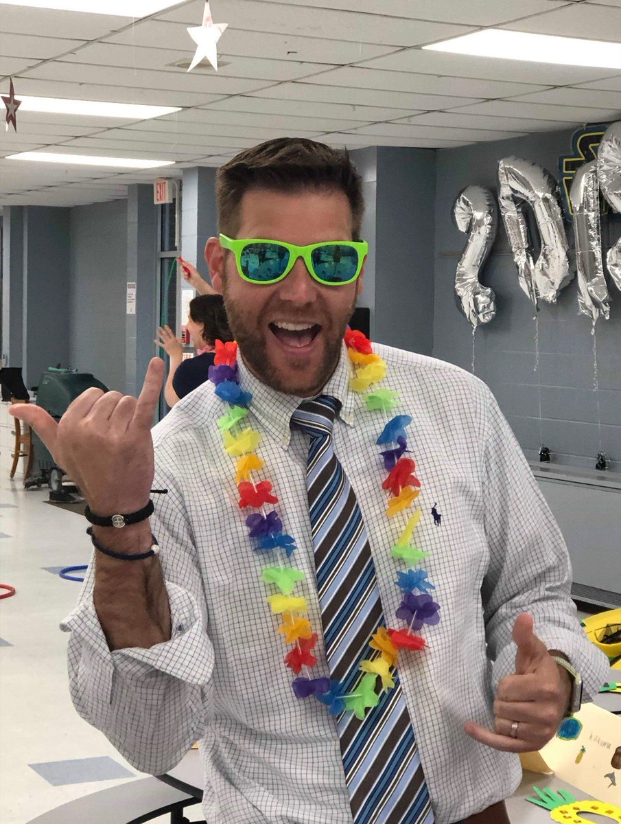 MrSimpson_Runs's tweet photo. Even though the weather did not cooperate, our 4th grade @AlcottAllStars still had a blast at the annual luau party! Thanks to the parent volunteers who helped to make this a great success! 🏄‍♀️ 🏄 🌊🍍 https://t.co/WGyxh2sQlO