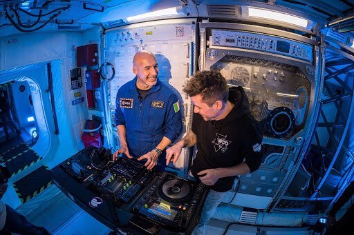 DJCybertsai's tweet photo. Astronaut to perform the first DJ set in space this summer https://t.co/RvGYPLpge4

#DJCybertsai #SawagiNoise #DJCyberstream #Psytrance #Trance #TechTrance #ProgressiveTrance #Techno #MelodicTechno #TechHouse #ProgressiveHouse #House #EDM https://t.co/vf9AglZiSM