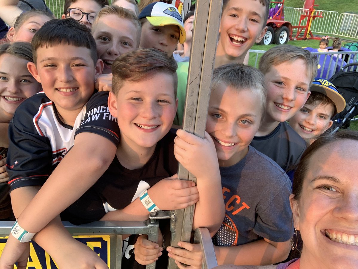 saraburden's tweet photo. Better late than never, but it was an MMS takeover at the Milan Fair last week! Students, students, everywhere!  Love these sweet faces, though... 😍 #latepost #PowerUpGrade6 https://t.co/KhZNNUhbEQ