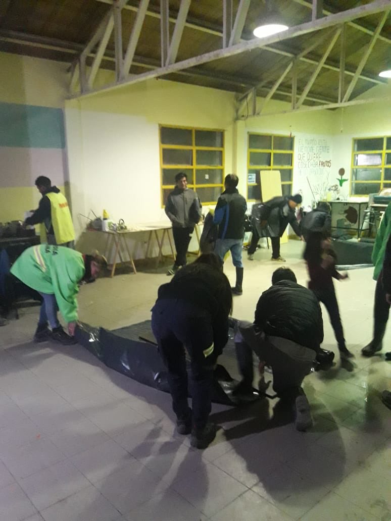 Axlainclusion's tweet photo. #TemporalDeLluvia se trabaja para el pueblo en conjunto con @TWGUrbana colaborando con los que mas lo necesitan en este temporal. @TWAMaderna @TWMunicipalidad @MaruOrtizTw @barciaml @MirantesLaura #MADERNA2019 #MadernaIntendente https://t.co/864EeftYnr