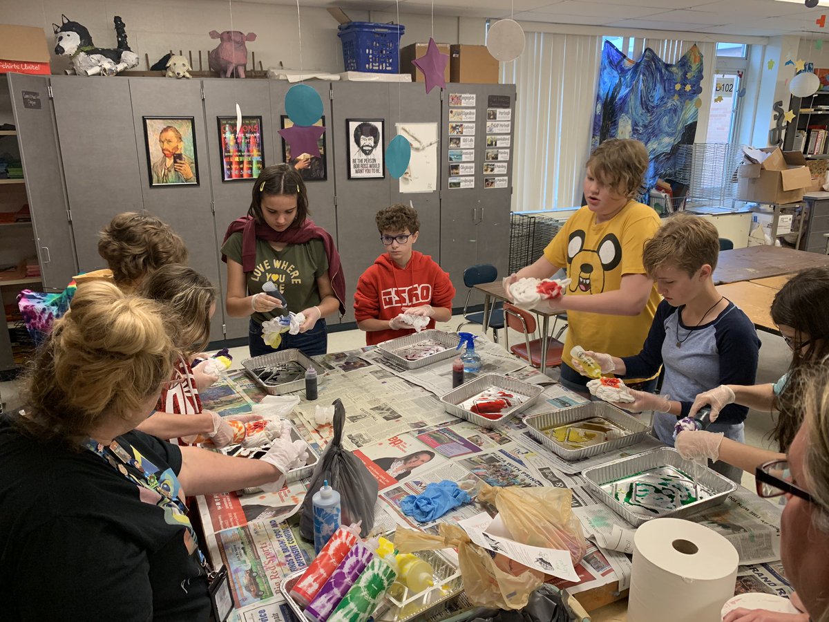 saraburden's tweet photo. Last Day/Half Day fun in the art room with Mrs. McBiggs! Gonna miss these guys! 2018-19 is in the books... Wishing everyone a safe and happy summer! #MASBigReds #PowerUpMMS https://t.co/7cHYGek9sR
