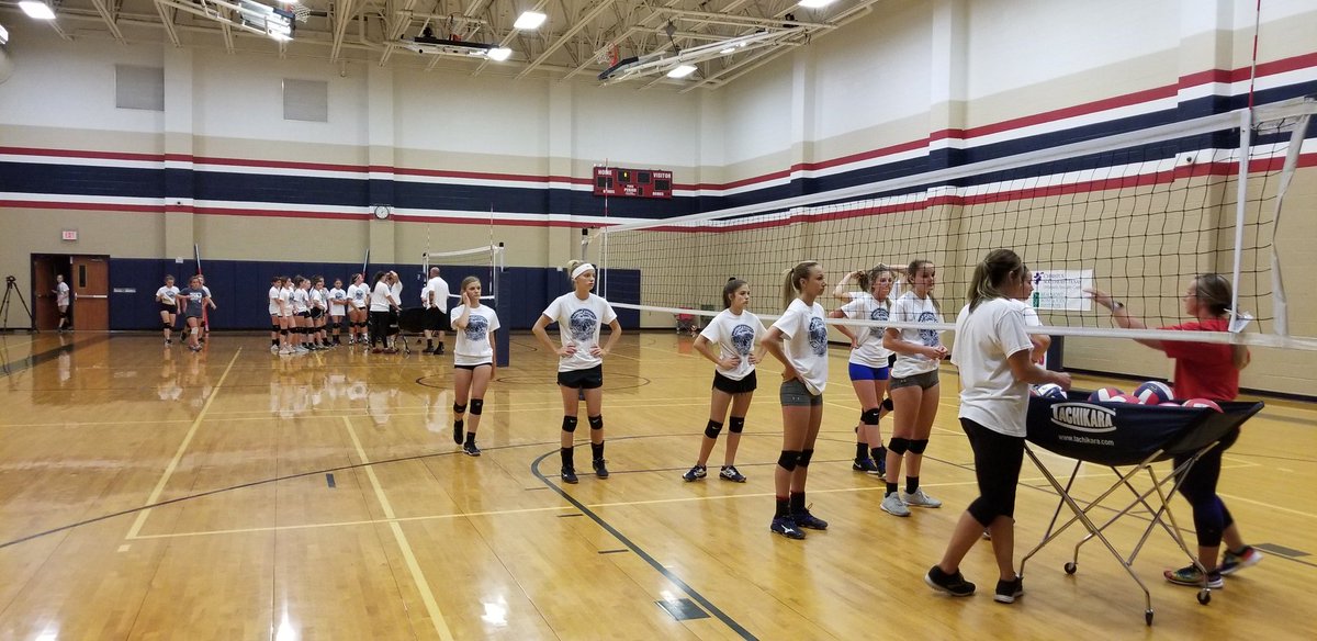 mcan409's tweet photo. Athletes from 6th-12th grade putting in work at this years Hardin-County Juniors Volleyball Summer Skills Camp!

Hear from club director Shawn Shackelford and campers tonight after the game only on @12NewsNow ! #409sports #volleyball #summer #camp https://t.co/wGQo8ukKvt