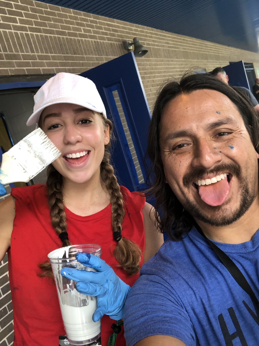 JulioVegaDMS's tweet image. Proud to be co-leading high school seniors in #Village48 who are serving on #StudentWeek Mission Trip this wk before heading to college. Today we primed &amp;amp; painted rails &amp;amp; doors @Pahokee_MSHS.
#EveryoneContributes #WeAreTimeSetters #CFSW19
@cfstudent @Cf_Jupiter @CFimpact @pbcsd