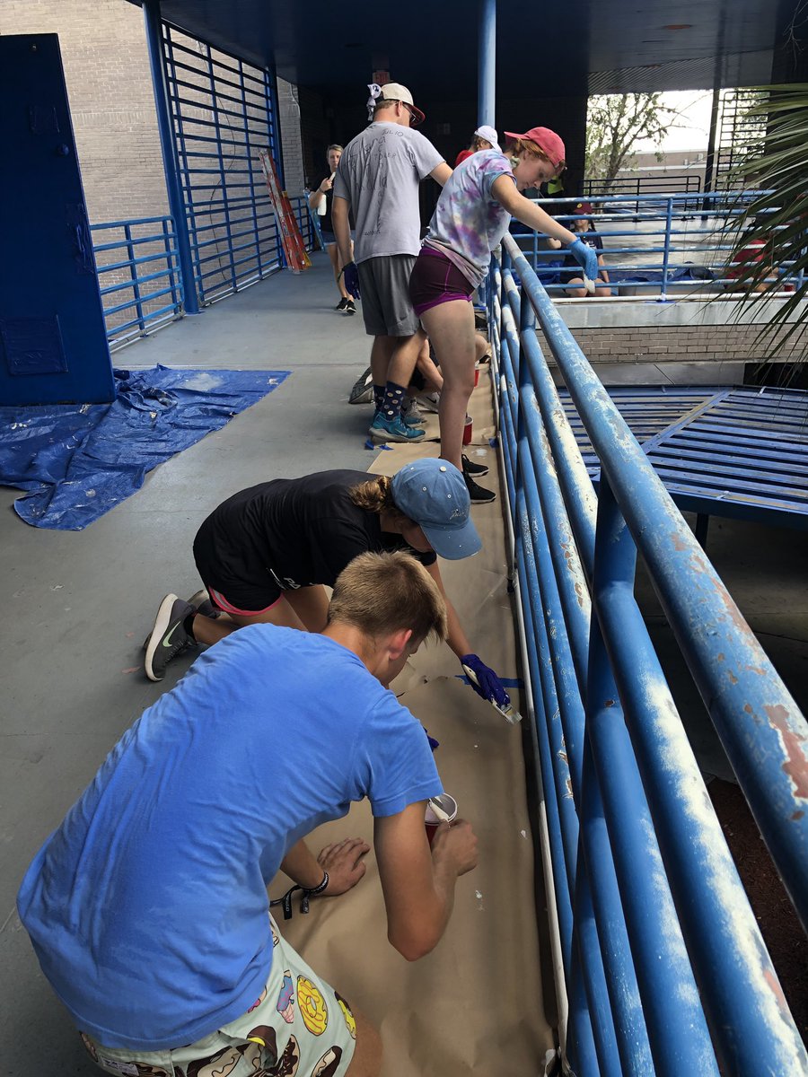 JulioVegaDMS's tweet image. Proud to be co-leading high school seniors in #Village48 who are serving on #StudentWeek Mission Trip this wk before heading to college. Today we primed &amp;amp; painted rails &amp;amp; doors @Pahokee_MSHS.
#EveryoneContributes #WeAreTimeSetters #CFSW19
@cfstudent @Cf_Jupiter @CFimpact @pbcsd