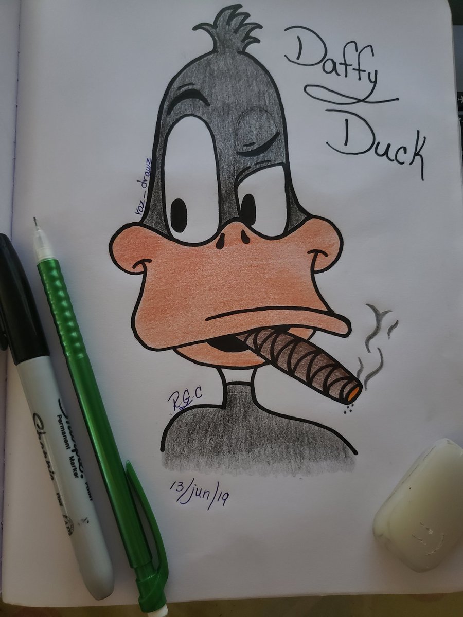 Daffy Duck from Looney Tunes 💕✍️

#drawings #sketchdrawings #sketch #drawingoftheday #drawingcartoons #paperart #traditionalart