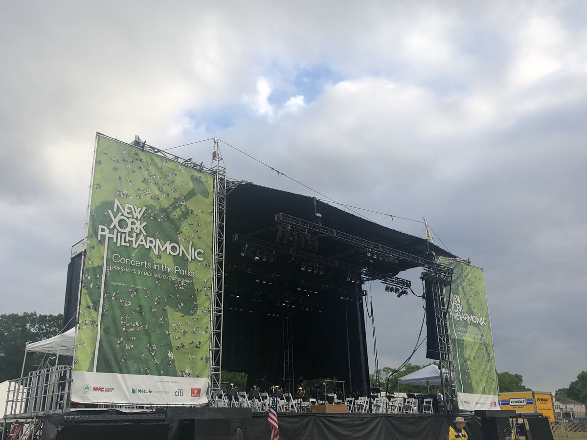 nyphil's tweet photo. We spy blue sky! ⛅️ 
A few clouds can’t keep us from Queens’s verdant Cunningham Park.
Coming up: Rossini, Copland, Rachmaninoff, and Philharmonic Very Young Composers. #nypparks https://t.co/oZWicYoMVC