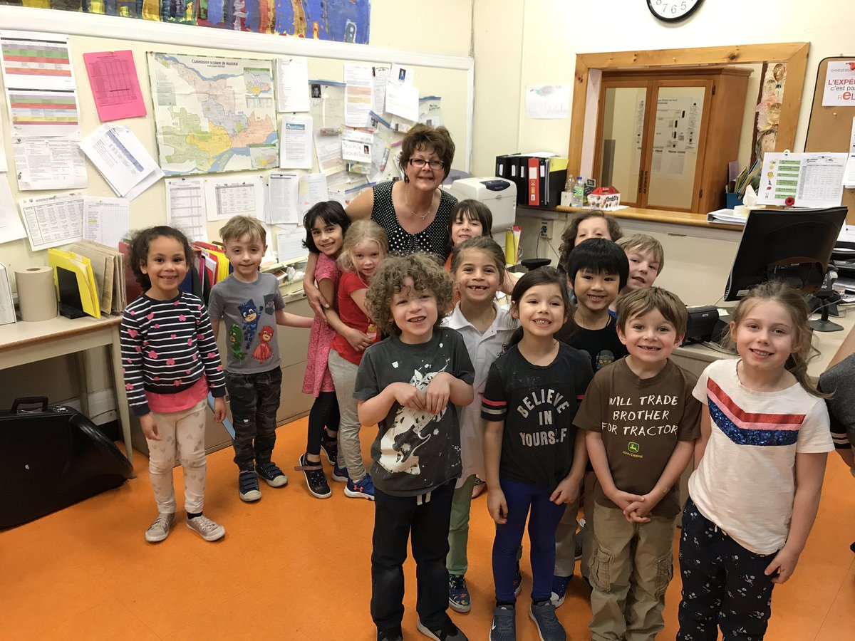 To celebrate the letter T we made thank you notes for some of the important people at our school that make a difference! 💓 <a href="/EcoleFaceSchool/">ÉcoleFaceSchool</a> <a href="/EnglishMTL/">English Montreal School Board</a>