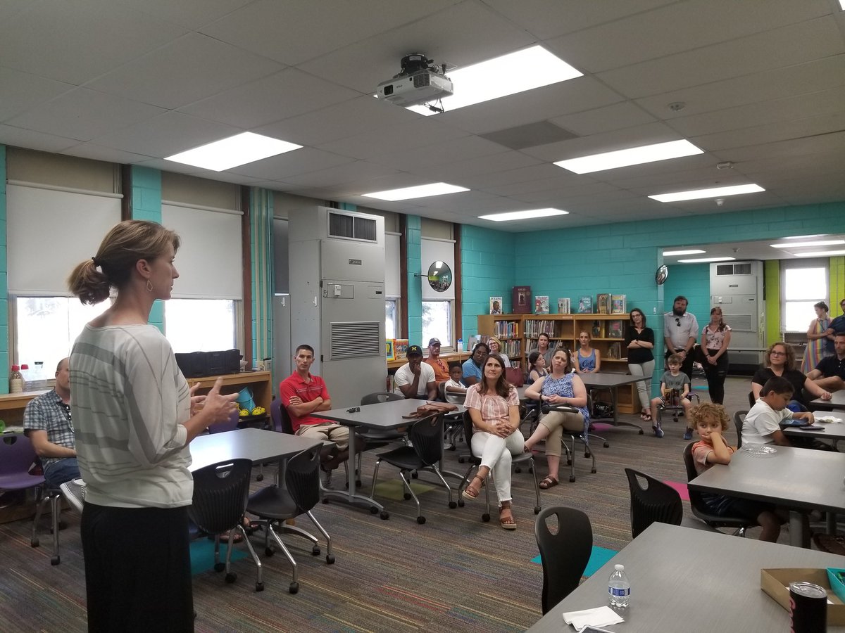 Dottie Critchlow (@mnpssouthwest) on Twitter photo Sylvan Park PTO welcomed incoming principal, Elizabeth Goetz. Families heard about her vision to empower all members of the school community. <a href="/hammondcr/">Craig Hammond</a> # MNPS Sylvan Park PTO welcomed incoming principal, Elizabeth Goetz. Families heard about her vision to empower all members of the school community. <a href="/hammondcr/">Craig Hammond</a> # MNPS