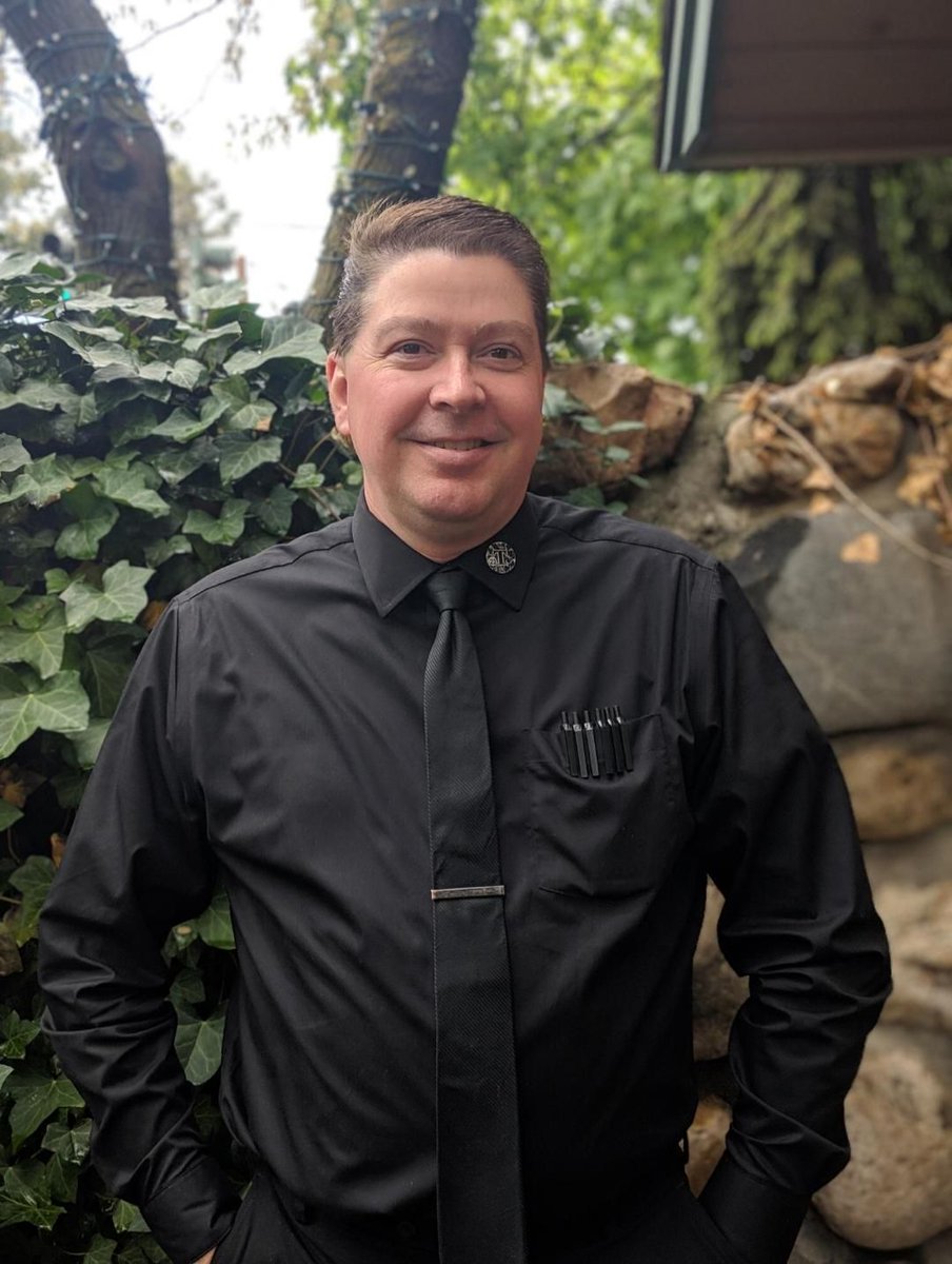 SlcTuscany's tweet photo. @Tuscanyslc....where the food is Delicious and the service is second to none! Come meet Don.. always service with a  smile! 

#tasteutah #utahporch #slcfoodie #utahgrubs #utahstories #utahunique #utahweddingharpist #utahfoodbabe #saltplatecity #slcweekly https://t.co/f1qVPdn7kH