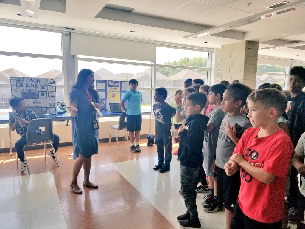 MsNYarra's tweet image. We hope you enjoyed our first Arcade, Phoenix friends! Thank u to @VickyLearnToday from @TLPCanada for visiting us! A big shoutout goes out to my #CodingQuest Team - each of you are unbelievably talented & u inspire me to be a better teacher every day! #GirlsWhoCode on @scratch😉