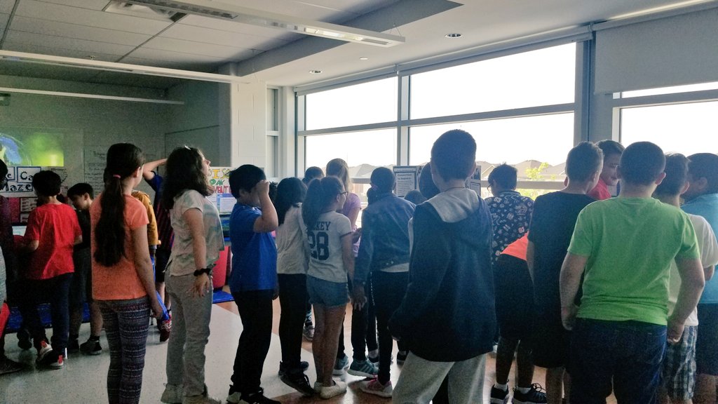 MsNYarra's tweet image. We hope you enjoyed our first Arcade, Phoenix friends! Thank u to @VickyLearnToday from @TLPCanada for visiting us! A big shoutout goes out to my #CodingQuest Team - each of you are unbelievably talented & u inspire me to be a better teacher every day! #GirlsWhoCode on @scratch😉