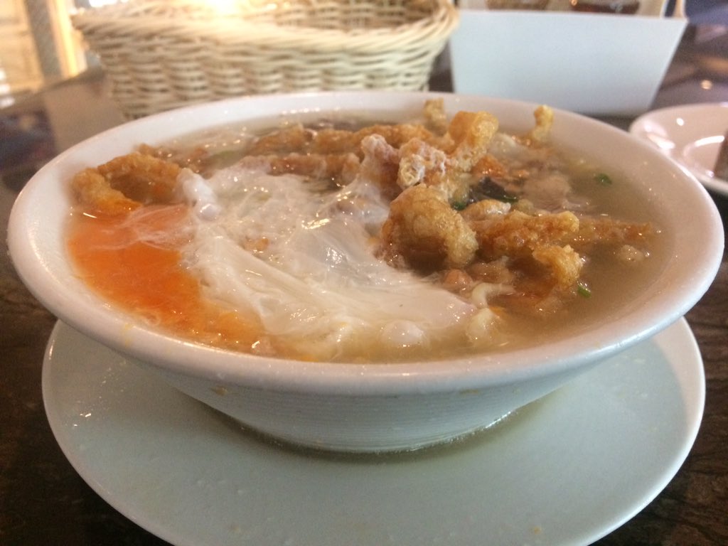 LawStudeX's tweet image. First meal of the day! #Batchoy