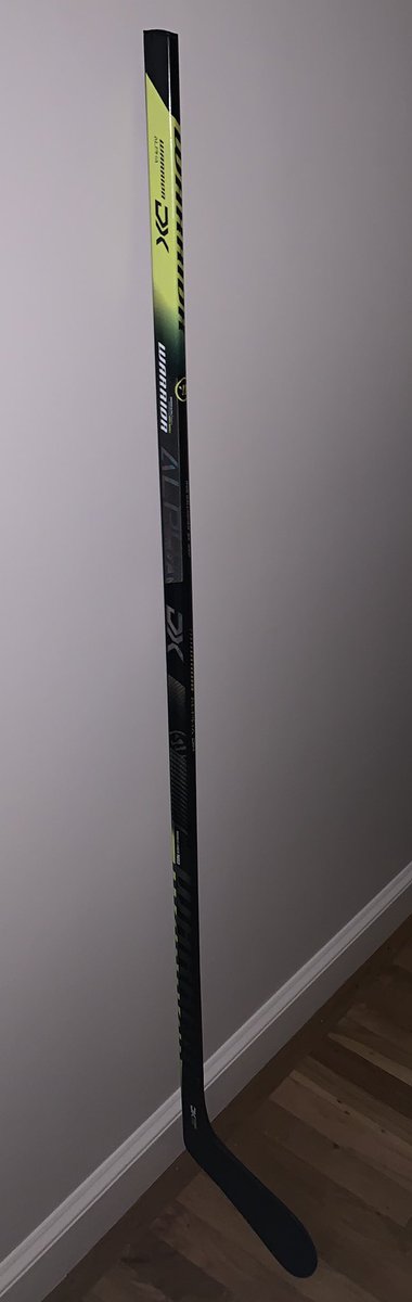 I was mopey all day because of the Bruins, but not anymore! @WarriorHockey #AlphaDX has arrived and I’ve never been more excited. Now, let’s find some ice #WarriorVIP