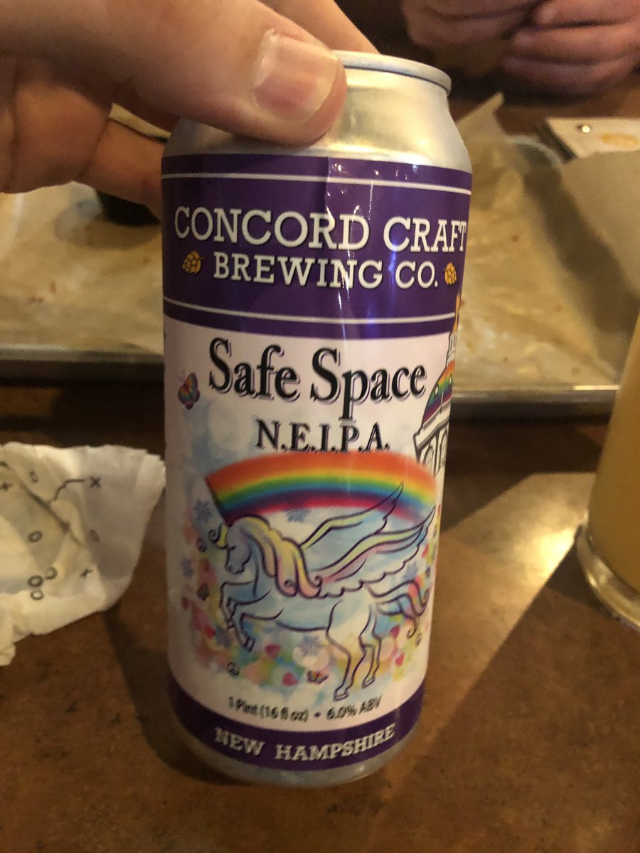 Rickywinterborn's tweet image. Just had the most @eleventymatt #beer ever #unicornstyle #eleventylife Waitress: “oh yea that one has a unicorn on it.” Me: “I’LL HAVE THAT ONE!!”