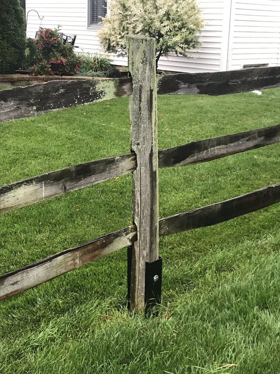 GreenGuysToledo's tweet photo. If your posts are falling over or are very loose, give us a call. https://t.co/r9AOcKPDhA