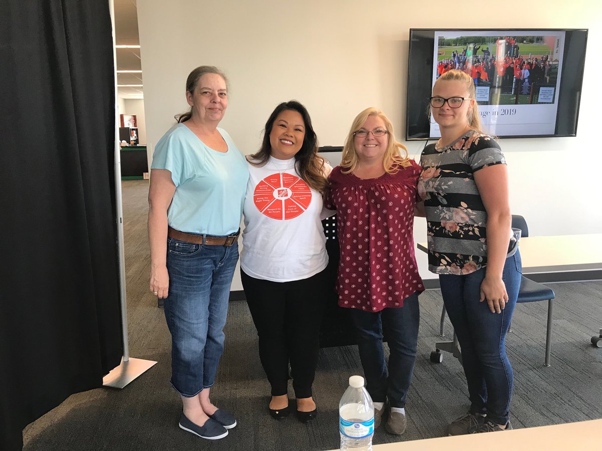 Diana_T_Tran's tweet image. Big thank you to our Chamber for letting us be apart of our Women in Business Luncheon sharing tips on : work/life balance, who to surround yourself with, and what servant leadership TRULY means! #8918LeadsTheWay #GiveKnowledge #ShareYOURstory 🏆🧡✅